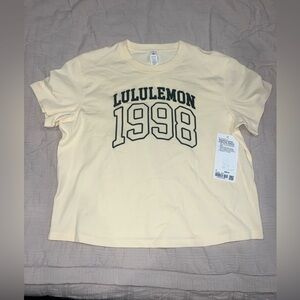 NWT Lululemon Relaxed-Fit Cotton Jersey Tee *Graphic
Buttercream
Size 8